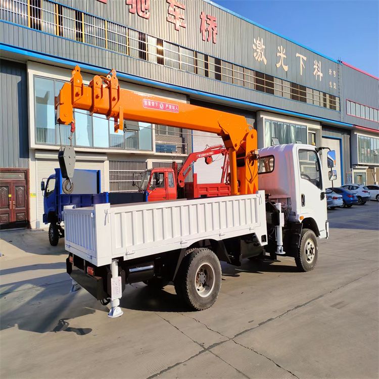 锦州市三轮随车吊定制 农用改装机自备吊中瑞长期出售